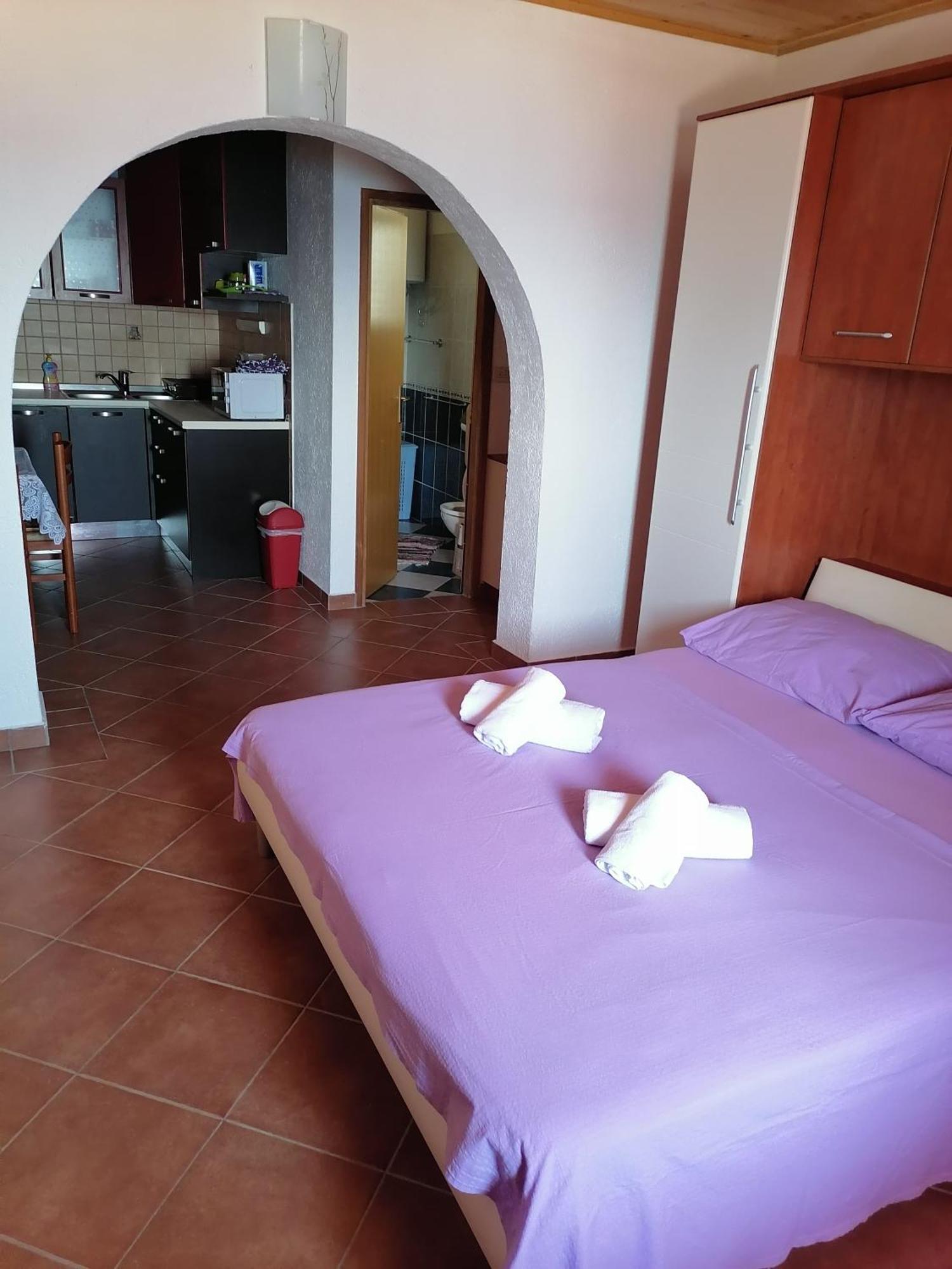 Apartmani Iva Tribanj-Kruscica Rum bild